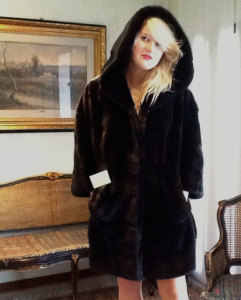 pelliccia-visone-nero-visone-femmina-pelli-intere